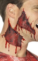 Aperçu: Tatouage adhésif sur la peau maculée de sang