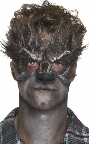 Maquillaje de efectos especiales de hombre lobo