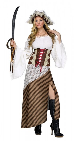 Señora gobernante de los mares en traje de pirata con sombrero