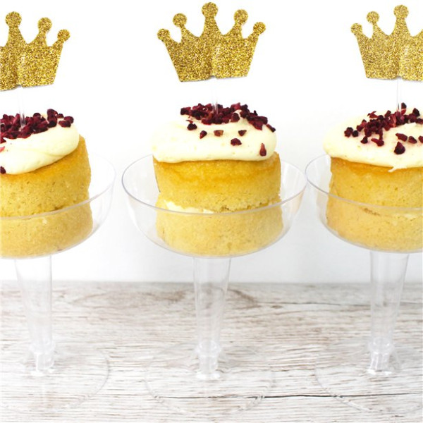 12 couronnes dorées pour gâteaux