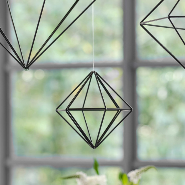 Matzwarte diamanten hanger in minimalistische stijl