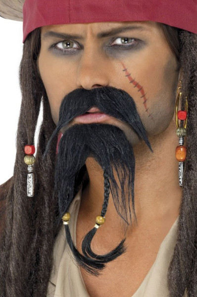 Barba pirata con trenzas y perlas
