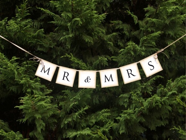 Banner Mr And Mrs 77cm 3