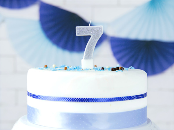 Number 7 cake candle silver gloss 7cm