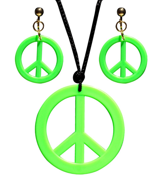 Gioielli della pace hippie incastonati in verde