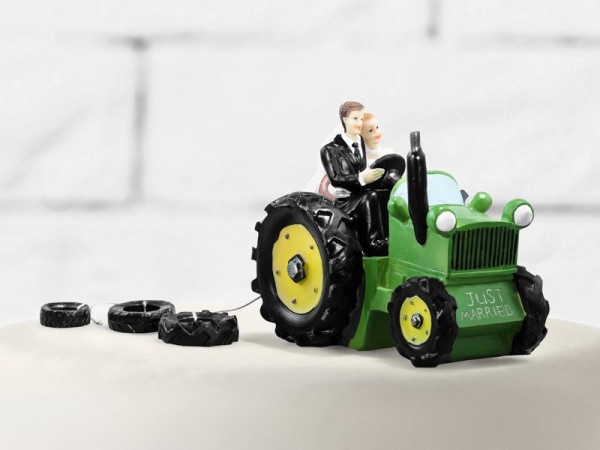 Figure de gâteau de couple de mariage rural avec tracteur