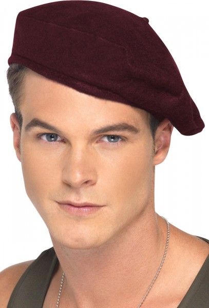 Czerwony beret żołnierza