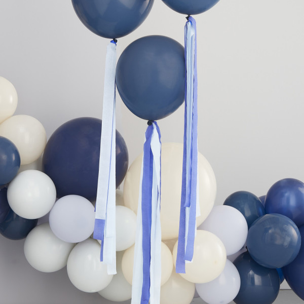 3 wisiorki balonowe z niebieską taśmą maskującą