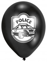 Widok: 6 policjantów używa balonu 23 cm