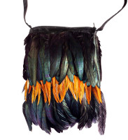 Natural shoulder bag with feathers