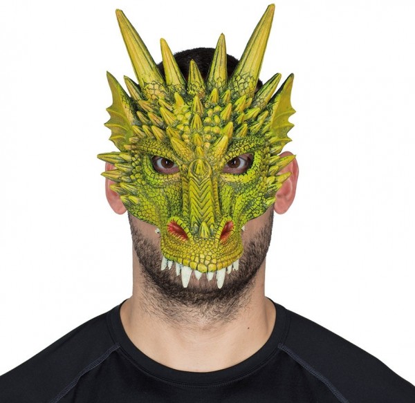 Máscara de dragón malicioso
