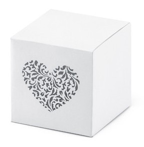 10 caja con adorno corazón