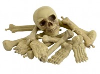 Stos kości z czaszką, 13 elementów