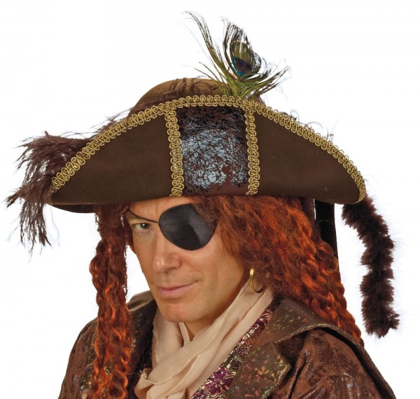 Chapeau de plumes de barbe rouge capitaine pirate