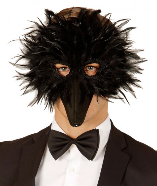 Maska z dziobem i czarnymi piórami