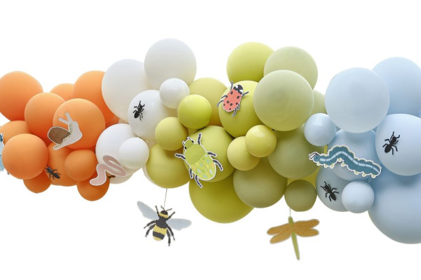 Ghirlanda di palloncini colorati da parata di scarabei
