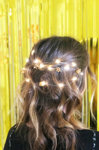 Catena luminosa per capelli a LED dorata 1 m
