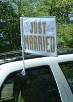 Romantisk Just Married bilflagga vit och guld