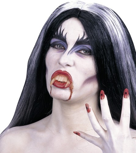 Halloween Schminke Vampir Lady Mit Blut Und Fingernägeln
