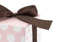 Anteprima: 10 scatole regalo punteggiate di colore bianco-rosa con fiocco 5x5x5cm