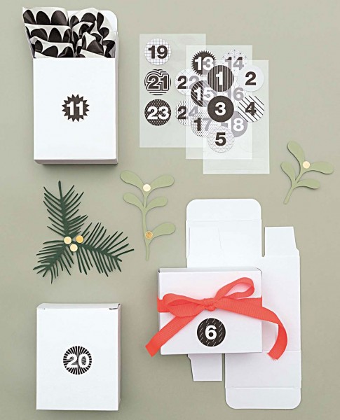 24 adesivi con numeri del calendario dell'avvento in bianco e nero 6